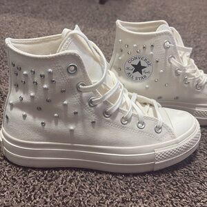 Women’s size 7 1/2 Wmns Chuck Taylor All Star Lift Platform High 'Gems'
